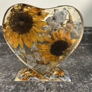 Vintage Resin Acrylic Pressed Flowers Heart Sculpture Display